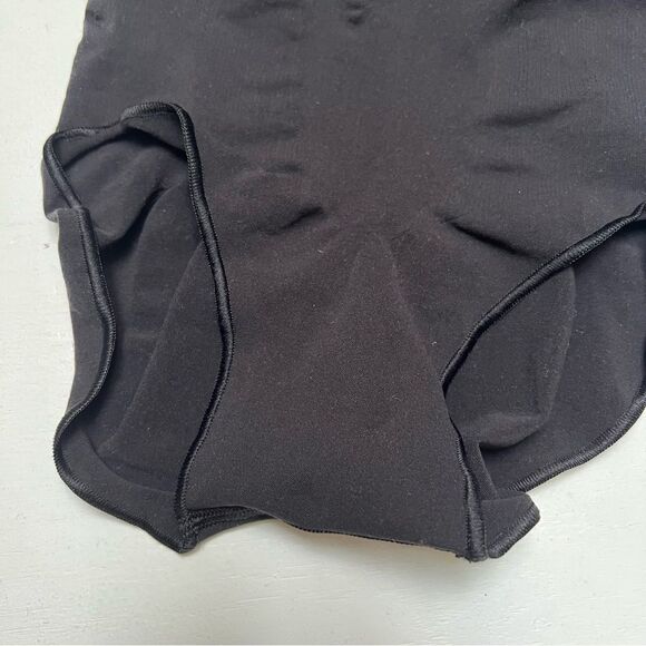 Skims Sculpting High Waist Brief Black Large / Extra Large NEW - Picture 2 of 4